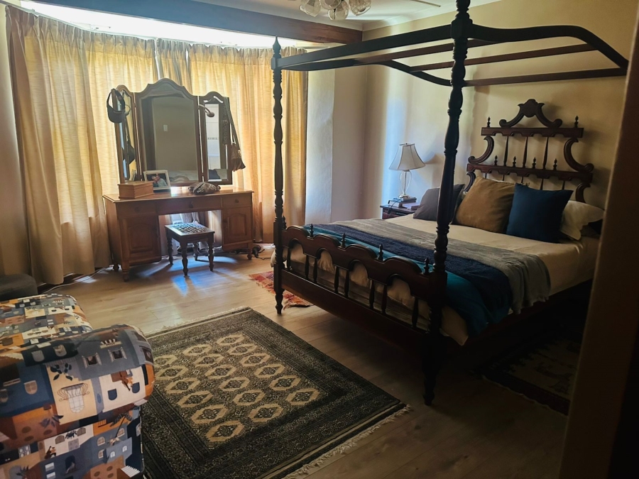 4 Bedroom Property for Sale in Glen Barrie Western Cape